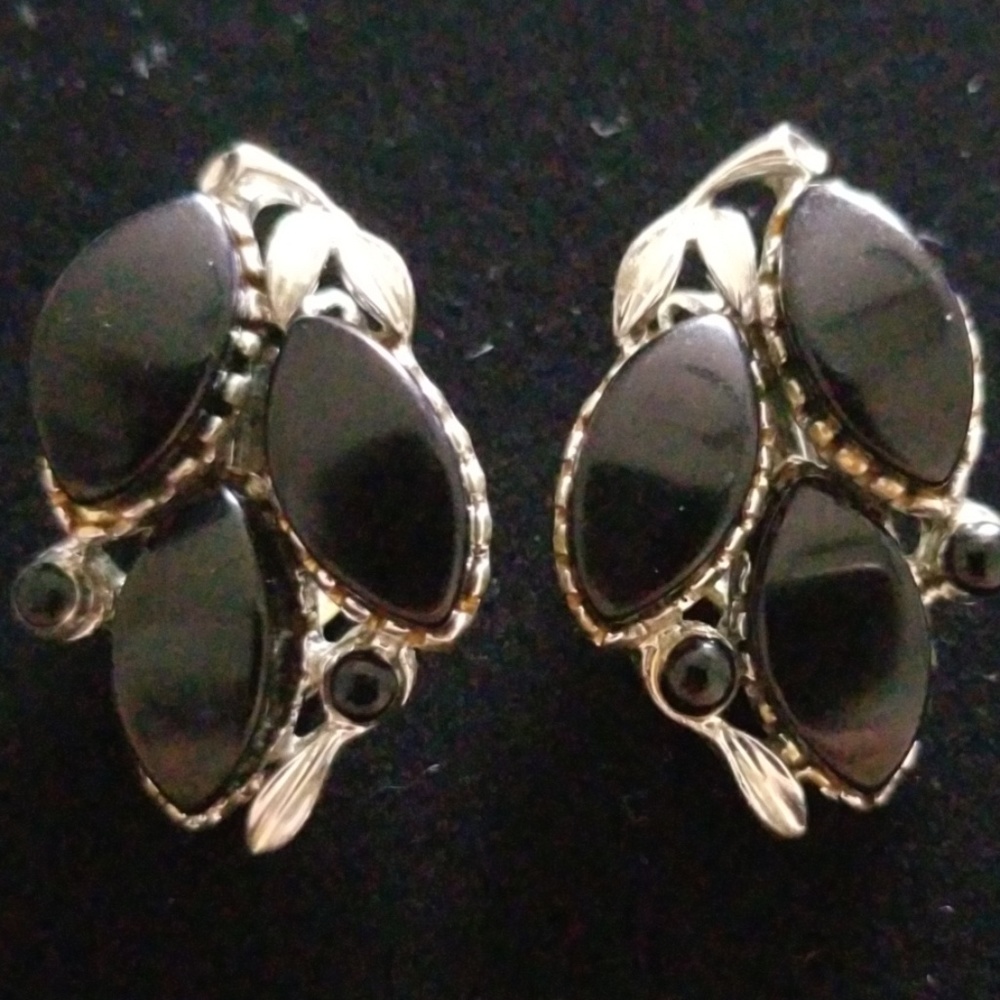 Pakula clip earrings